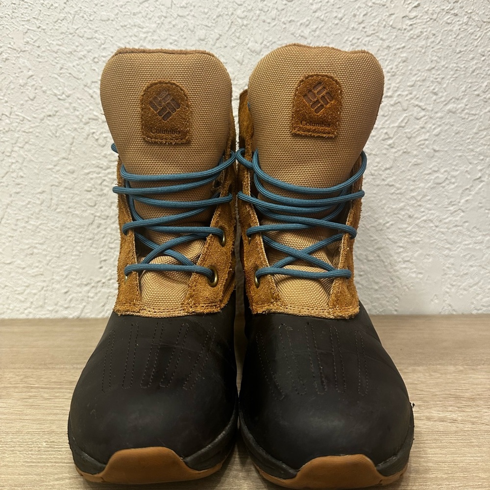 Columbia Tan and Black Boots with Blue Laces